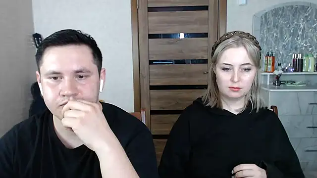 Snapshot of Kristy-Max chatting on 03-02-25, 10:13 Kristy-Max online show from 03-02-25, 10:13