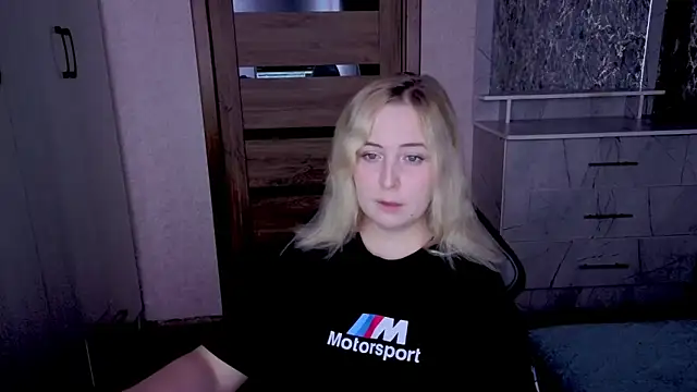 Snapshot of Kristy-Max chatting on 05-20-26, 08:17 Kristy-Max online show from 05-20-26, 08:17