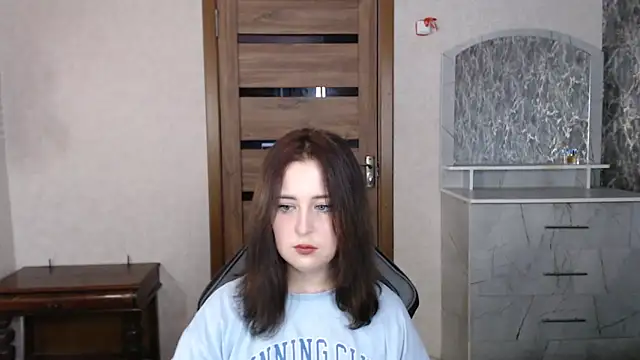 Snapshot of Kristy-Max chatting on 10-18-25, 08:22 Kristy-Max online show from 10-18-25, 08:22