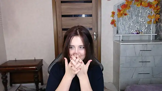 Snapshot of Kristy-Max chatting on 10-16-25, 08:28 Kristy-Max online show from 10-16-25, 08:28