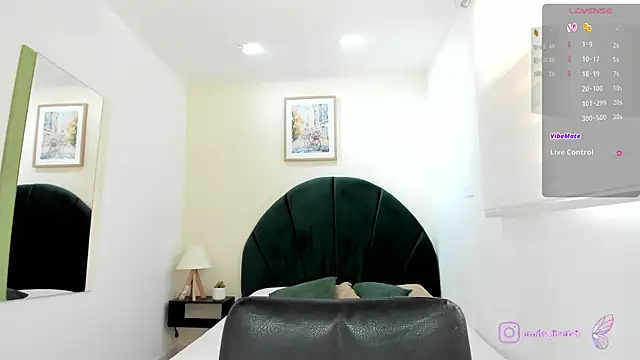  EmilyJireh  online show from 06-17-26, 07:24
