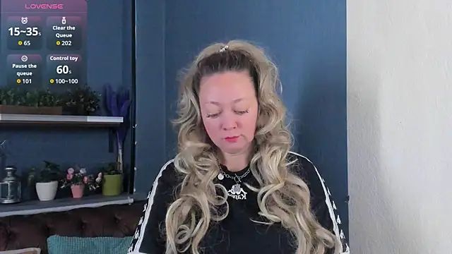 JesiaFoxi online show from 10-02-25, 11:13