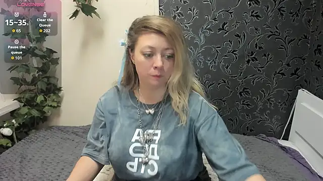 JesiaFoxi online show from 12-21-25, 05:36