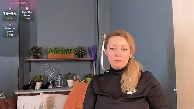 JesiaFoxi online show from 12-18-25, 09:36