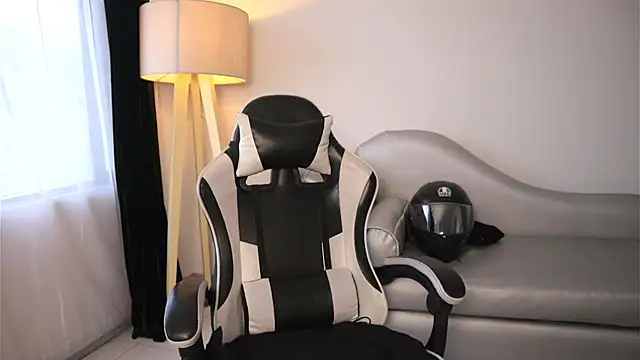 ashleyvalirya online show from 04-08-26, 07:48