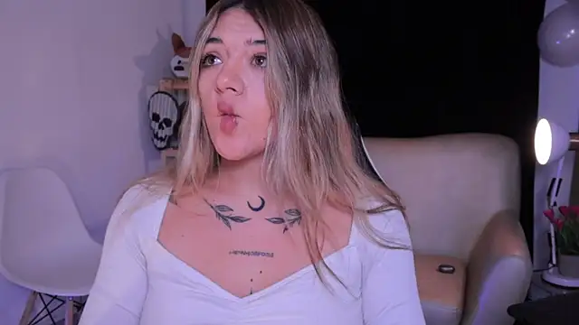 ashleyvalirya online show from 10-29-25, 04:00