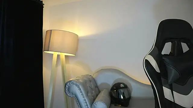 ashleyvalirya online show from 04-10-26, 07:21