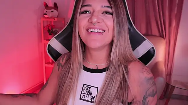 ashleyvalirya online show from 01-12-26, 03:57