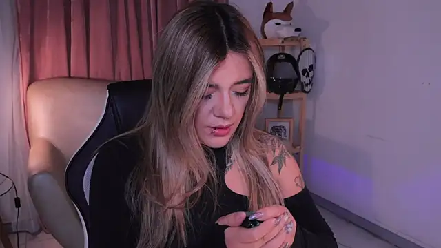 ashleyvalirya online show from 10-23-25, 04:11