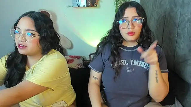 Snapshot of maddie-and-chelsea- chatting on 11-29-25, 11:32 maddie-and-chelsea- online show from 11-29-25, 11:32