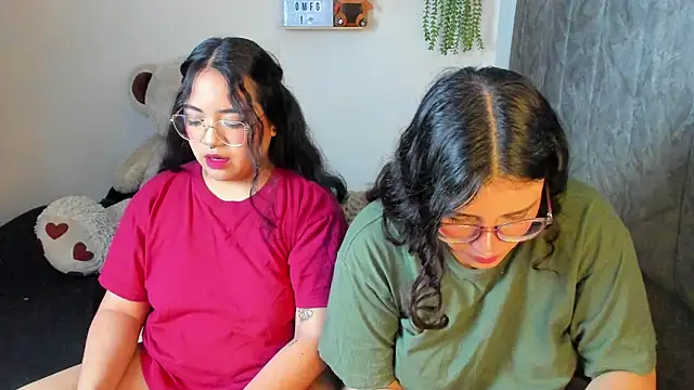 Snapshot of maddie-and-chelsea- chatting on 01-07-26, 05:07 maddie-and-chelsea- online show from 01-07-26, 05:07