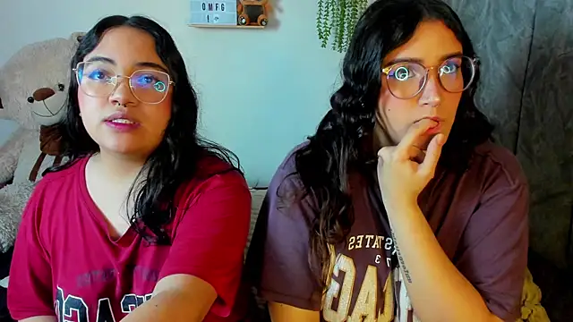 Snapshot of maddie-and-chelsea- chatting on 01-12-26, 05:42 maddie-and-chelsea- online show from 01-12-26, 05:42