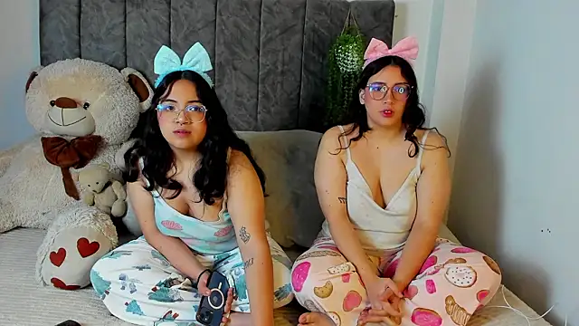 Snapshot of maddie-and-chelsea- chatting on 02-06-26, 07:10 maddie-and-chelsea- online show from 02-06-26, 07:10