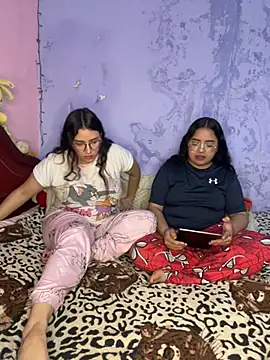 Snapshot of maddie-and-chelsea- chatting on 02-01-26, 04:05 maddie-and-chelsea- online show from 02-01-26, 04:05