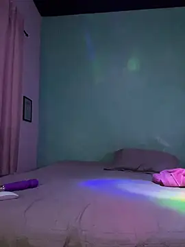 xMirana  online show from 04-12-26, 07:44