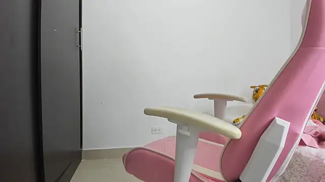 Snapshot of saori_9b chatting on 03-21-25, 07:46 saori 9b online show from 03-21-25, 07:46
