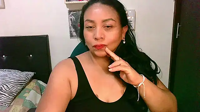 Snapshot of zaray_bella chatting on 05-19-26, 09:33 zaray bella online show from 05-19-26, 09:33