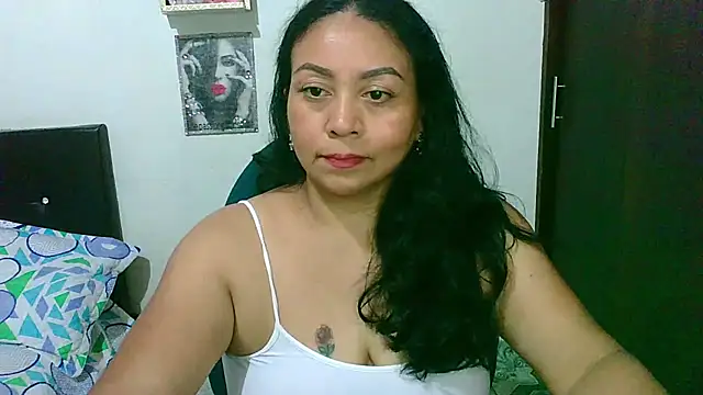 Snapshot of zaray_bella chatting on 04-28-26, 09:30 zaray bella online show from 04-28-26, 09:30