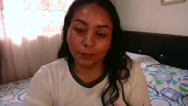 Snapshot of zaray_bella chatting on 06-06-26, 09:09 zaray bella online show from 06-06-26, 09:09