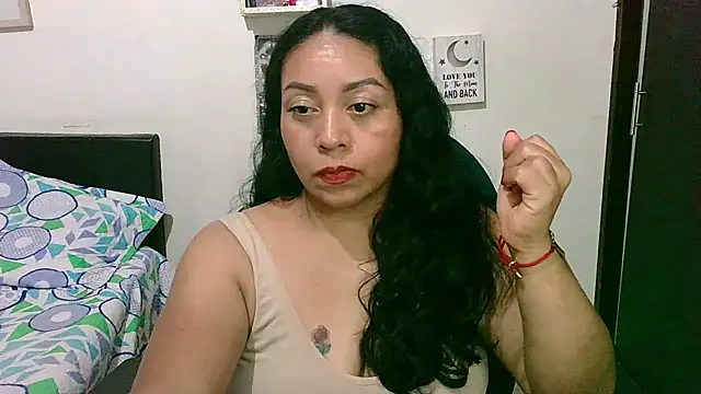 Snapshot of zaray_bella chatting on 06-13-26, 01:58 zaray bella online show from 06-13-26, 01:58
