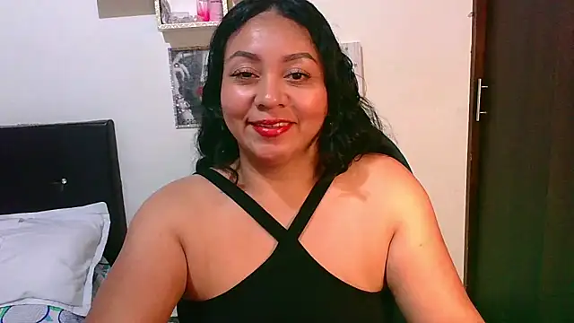 Snapshot of zaray_bella chatting on 04-25-26, 09:12 zaray bella online show from 04-25-26, 09:12