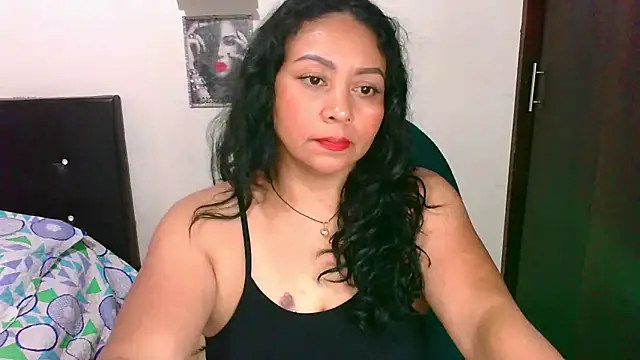 Snapshot of zaray_bella chatting on 04-18-26, 10:32 zaray bella online show from 04-18-26, 10:32