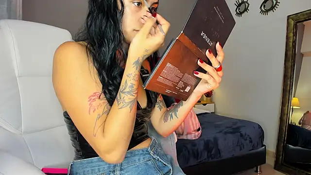 Giovanna oliveira online show from 10-28-25, 05:39