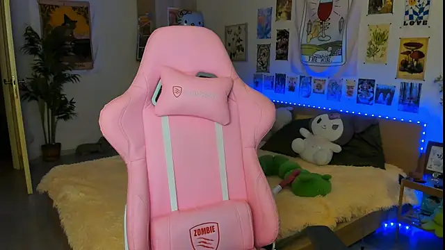 Snapshot of Sunny_Elly chatting on 12-06-24, 09:04 Sunny Elly online show from 12-06-24, 09:04