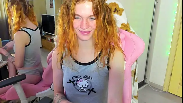 Snapshot of Sunny_Elly chatting on 10-07-25, 08:37 Sunny Elly online show from 10-07-25, 08:37