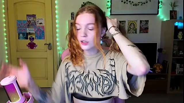 Snapshot of Sunny_Elly chatting on 10-21-25, 08:58 Sunny Elly online show from 10-21-25, 08:58