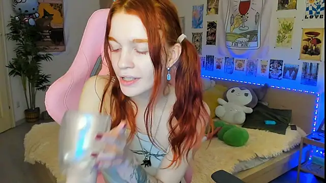 Snapshot of Sunny_Elly chatting on 02-10-25, 09:04 Sunny Elly online show from 02-10-25, 09:04