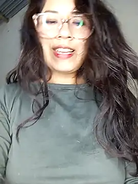 Snapshot of MishuColfer chatting on 09-10-25, 05:17 MishuColfer online show from 09-10-25, 05:17