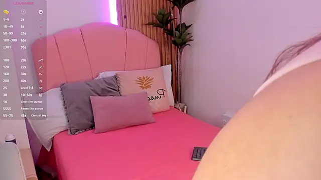 Victoria vallejo  online show from 11-07-25, 11:37