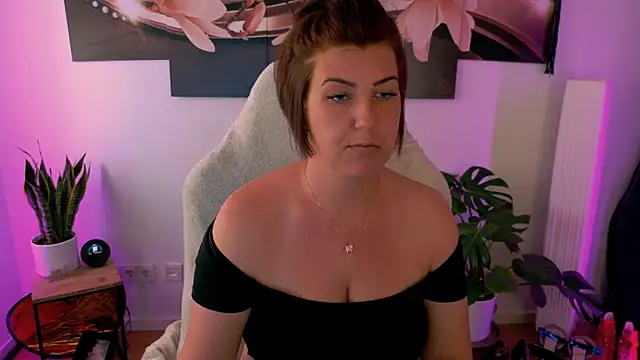 Snapshot of NatiLove35 chatting on 04-25-26, 04:48 NatiLove35 online show from 04-25-26, 04:48