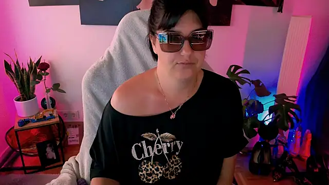 Snapshot of NatiLove35 chatting on 06-12-26, 05:27 NatiLove35 online show from 06-12-26, 05:27