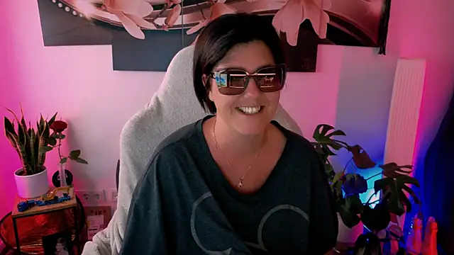 Snapshot of NatiLove35 chatting on 06-10-26, 06:31 NatiLove35 online show from 06-10-26, 06:31