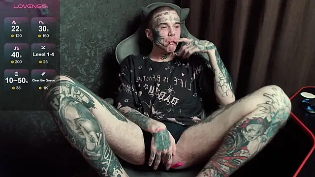 Snapshot of lonelycrystal chatting on 09-30-25, 07:53 lonelycrystal online show from 09-30-25, 07:53