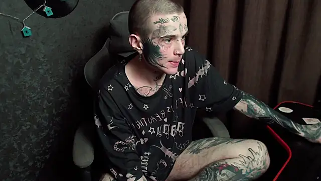 Snapshot of lonelycrystal chatting on 09-29-25, 06:46 lonelycrystal online show from 09-29-25, 06:46