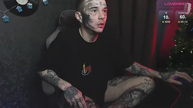 Snapshot of lonelycrystal chatting on 12-25-24, 01:51 lonelycrystal online show from 12-25-24, 01:51