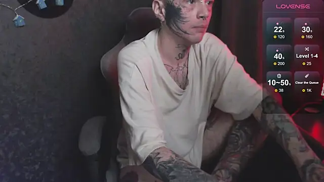 Snapshot of lonelycrystal chatting on 12-17-24, 01:27 lonelycrystal online show from 12-17-24, 01:27