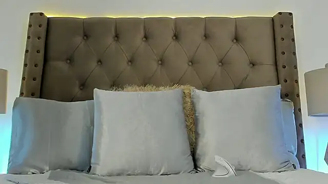 Snapshot of atenea_erotic chatting on 02-27-25, 06:09 atenea erotic online show from 02-27-25, 06:09