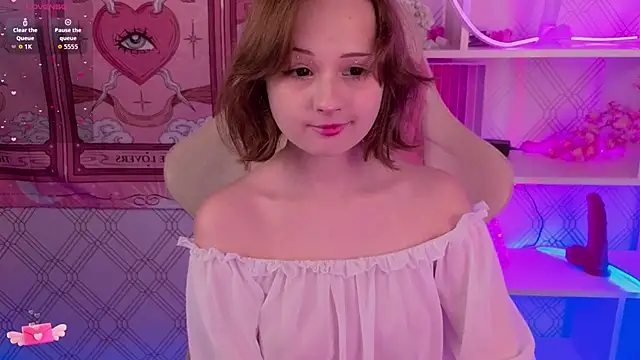 Mary uw online show from 09-23-25, 03:13