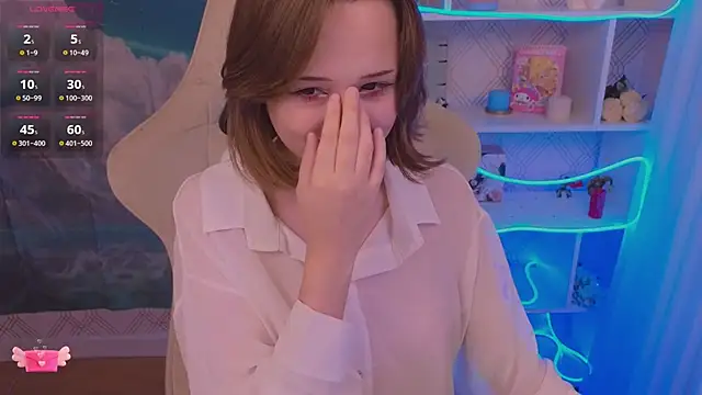 Mary uw online show from 11-22-25, 03:16