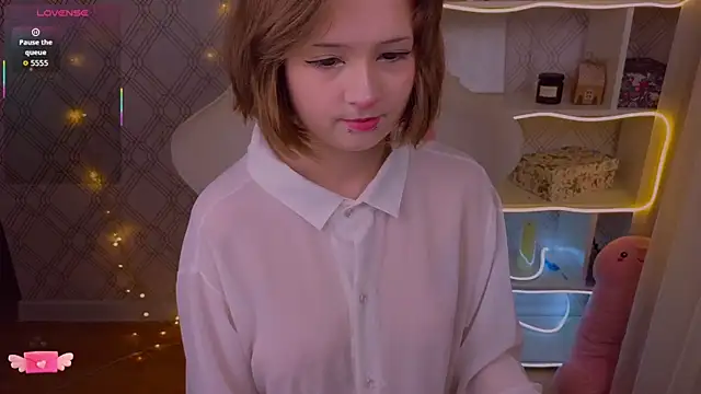 Snapshot of Mary_uw chatting on 01-18-26, 02:37 Mary uw online show from 01-18-26, 02:37