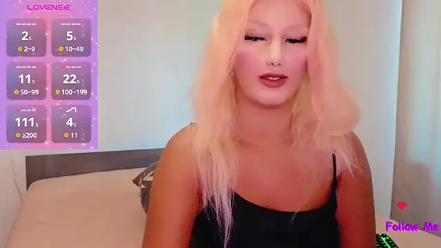 Snapshot of rosebelle11111 chatting on 06-19-26, 06:08 rosebelle11111 online show from 06-19-26, 06:08