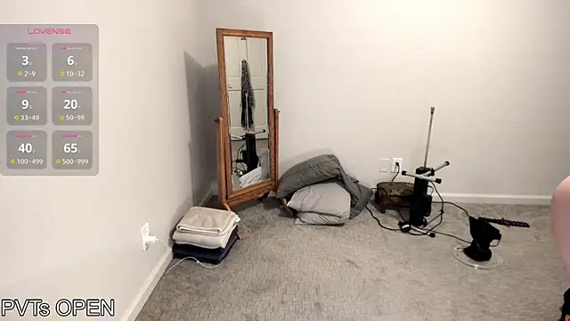 Snapshot of Peaches_N_Kreme chatting on 11-04-25, 02:59 Peaches N Kreme online show from 11-04-25, 02:59