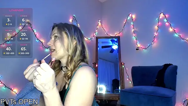 Snapshot of Peaches_N_Kreme chatting on 12-04-25, 02:54 Peaches N Kreme online show from 12-04-25, 02:54