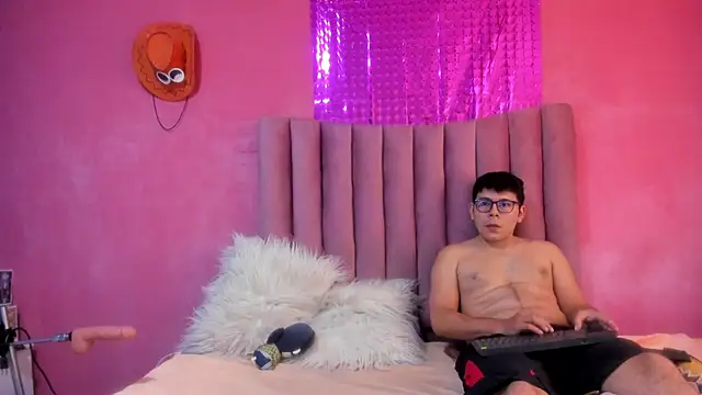 Snapshot of JustiinJazmin chatting on 09-20-25, 10:15 JustiinJazmin online show from 09-20-25, 10:15