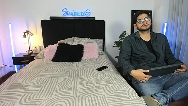 Snapshot of -soulmate-s chatting on 11-12-25, 01:26 -soulmate-s online show from 11-12-25, 01:26