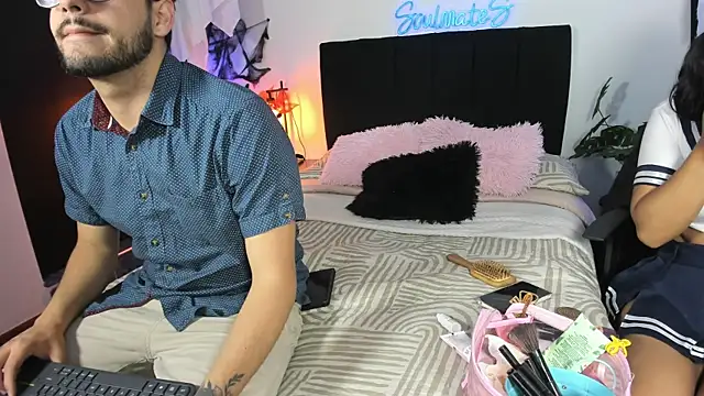 Snapshot of -soulmate-s chatting on 10-21-25, 02:38 -soulmate-s online show from 10-21-25, 02:38